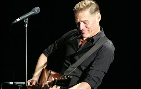  Le concert géant Berlin Beats Back de Bryan Adams: Un retour en force éblouissant après des années d'absence