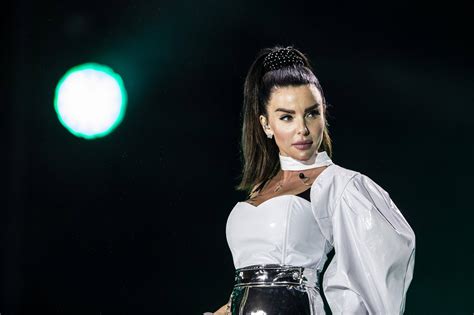 Le Grand Défi Musical de Julia Volkova: Un Concert Inoubliable et des Rumeurs Piquantes!